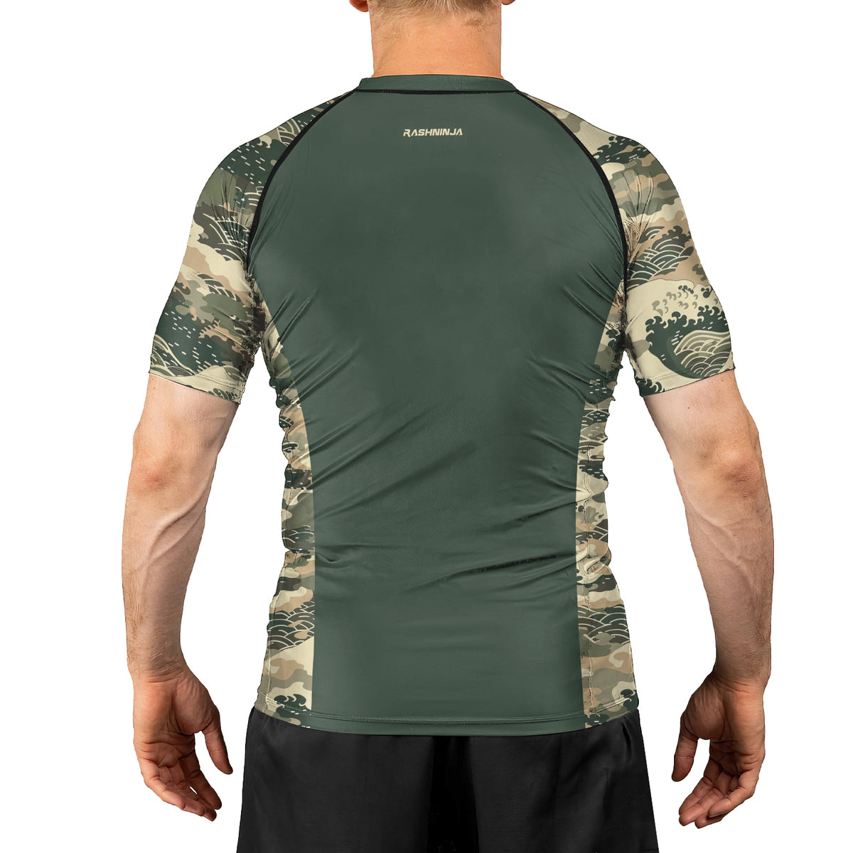 Rashninja Ocean Waves Camouflage Men's Short Sleeve Rash Guard